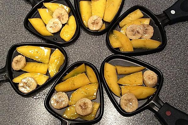 Mango Wedges with Coconut – Chocolate Sauce