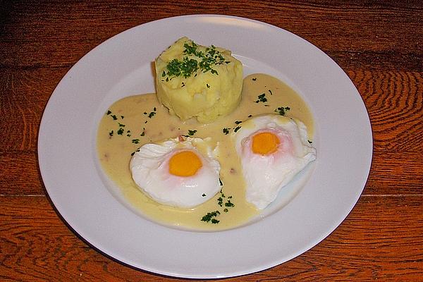 Mashed Potatoes with Lost Eggs and Bacon Sauce