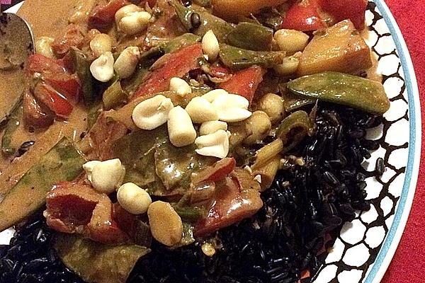 Matsaman Curry with Bell Pepper, Sugar Snap Peas, Potatoes and Limes