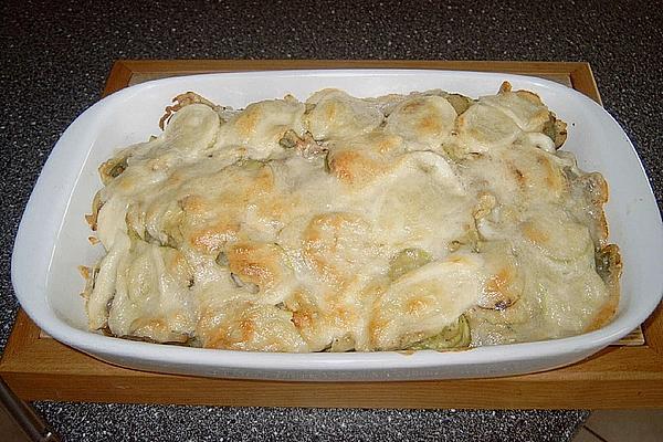 Maultaschen on Minced Meat with Zucchini Sauce