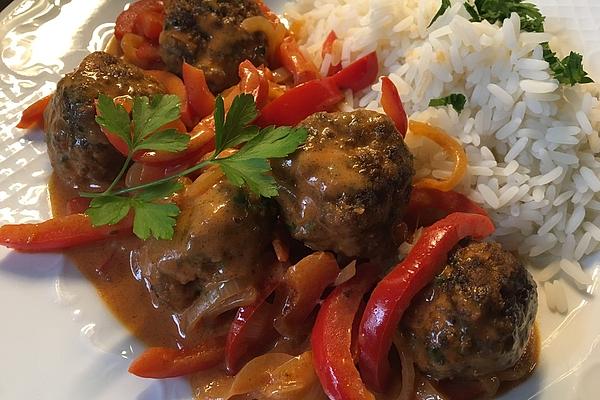 Meatballs in Paprika Cream Sauce
