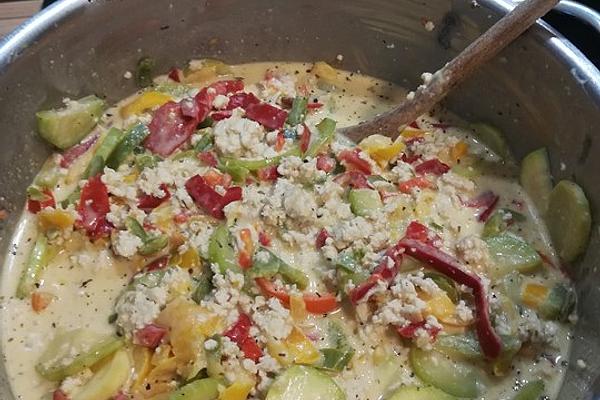 Minced Beef and Bell Pepper Pan with Feta Cheese
