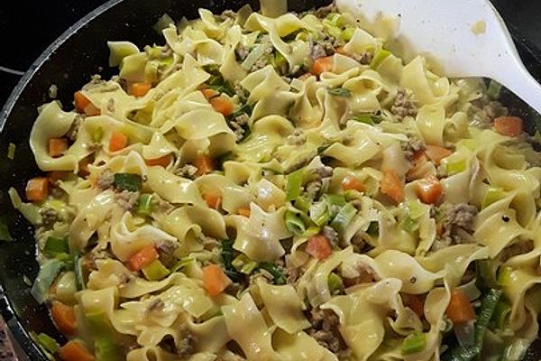 Minced Meat – Leek – Noodle – Pan