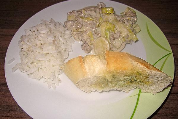 Minced Meat Pan with Leek and Garlic Sauce
