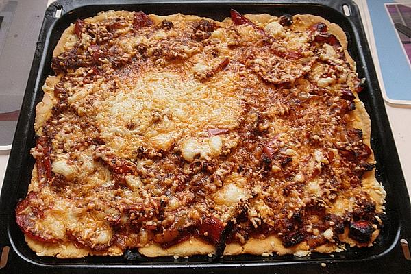 Minced Meat Pizza with Cornmeal and Lecho