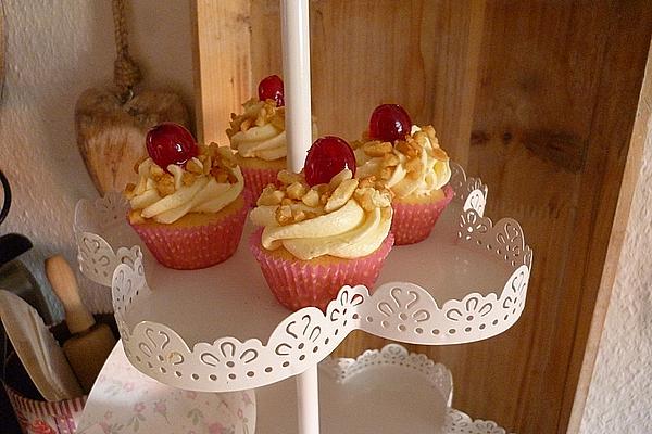 Mini Frankfurt Wreath Cupcakes