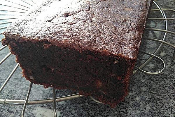 Moist, Vegan Chocolate Banana Cake
