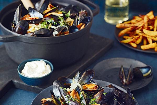 Moules Fries with Aioli