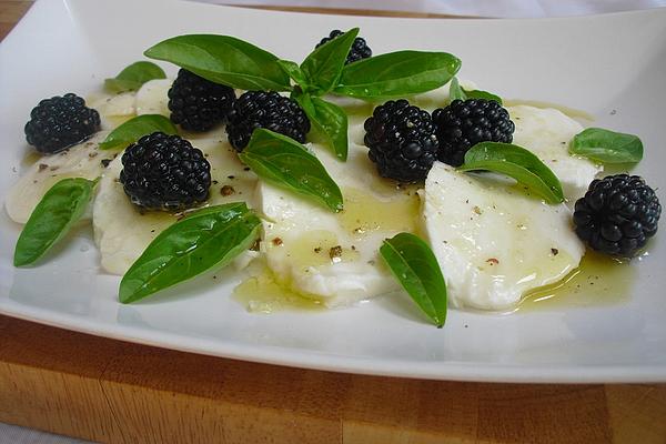 Mozzarella and Blackberry Salad