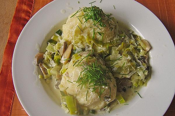 Mozzarella Dumplings with Mushrooms and Leek Vegetables