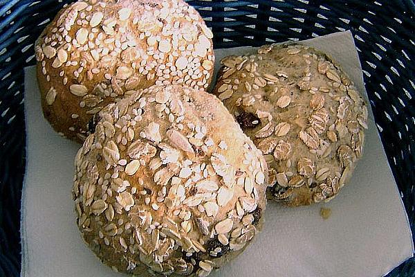 Muesli Rolls with Rum Raisins