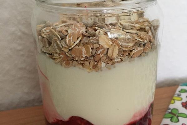 Muesli with Berries and Yogurt