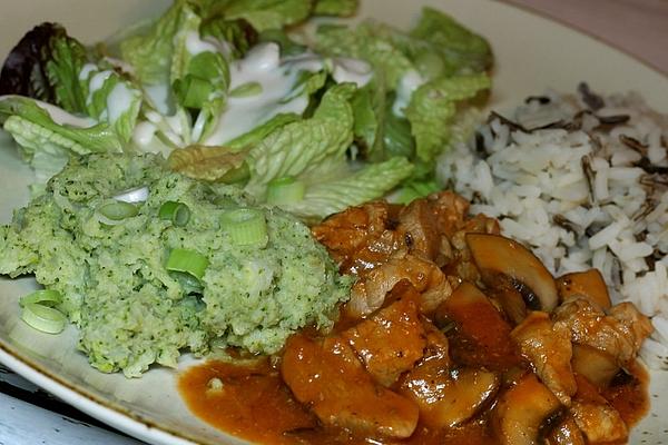 Mushroom Chicken Goulash with Broccoli and Cauliflower Puree
