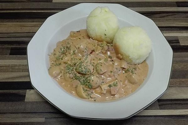 Mushroom Ragout in Cream Sauce