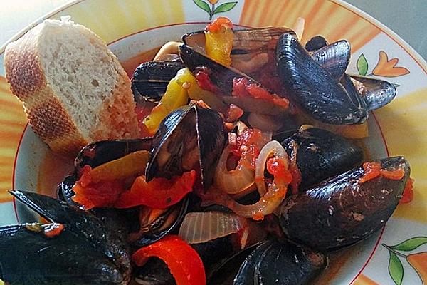 Mussels in Tomato and White Wine Stock