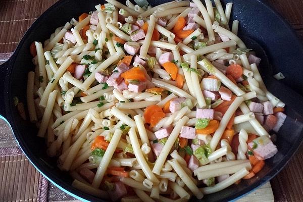 Noodle – Kasseler – Pan with Savoy Cabbage