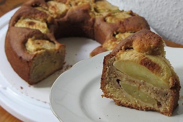 Nut Wreath with Apple Filling