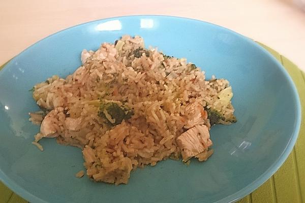One Pot Broccoli Cashew Rice with Turkey