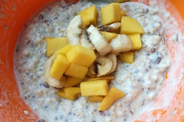 Overnight Oats with Banana and Mango