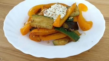 Best Garlic Dip with Crackers and Co.