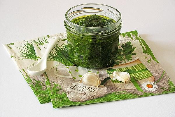 Parsley – Pesto with Hazelnuts