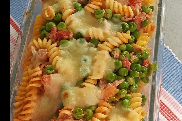 Pasta Bake with Peas, Tomatoes and Mozzarella