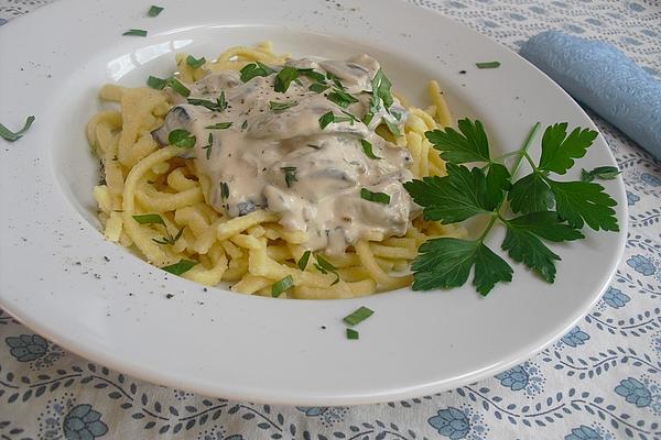 Pasta in Creamy Mushroom Sauce