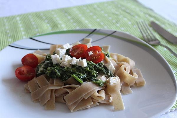 Pasta in Spinach – Feta Sauce