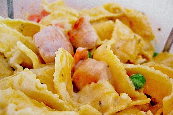 Pasta Salad with Chicken and Yogurt Sauce