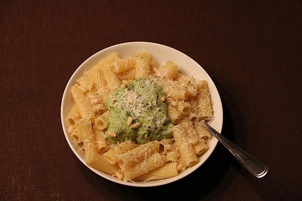 Pasta with Avocado Pesto