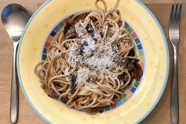 Pasta with Chanterelles and Bacon Cream
