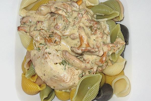 Pasta with Chicken Breast in Chanterelle Sauce
