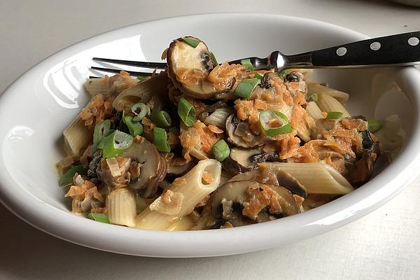 Pasta with Mushroom, Carrot and Cream Sauce
