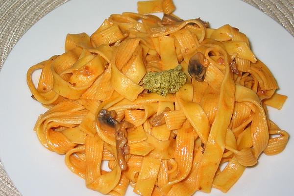 Pasta with Mushroom, Tomato and Cream Sauce