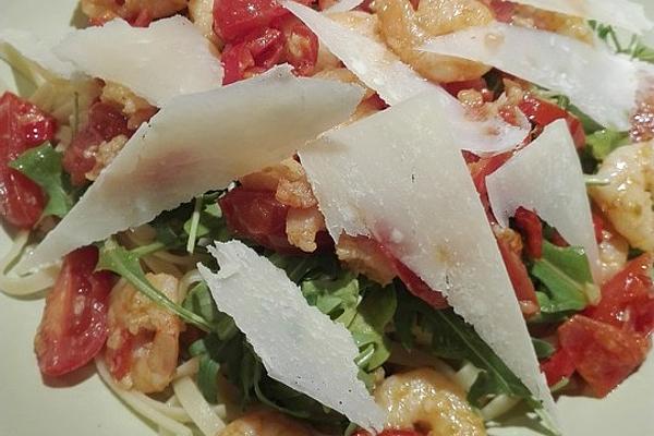 Pasta with Prawns and Arugula