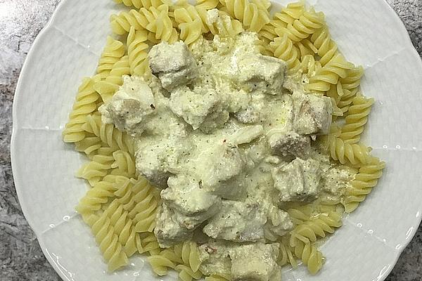 Pasta with Salmon, Cheese and Cream Sauce