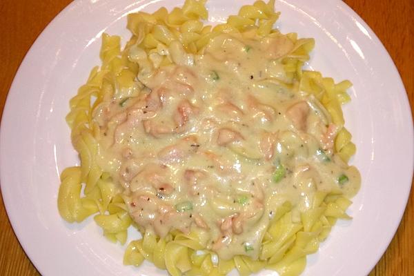 Pasta with Smoked Salmon and Cream Sauce