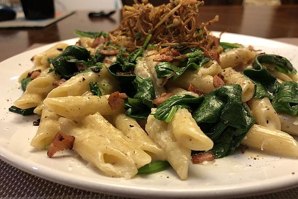 Pasta with Spinach and Cheese Sauce