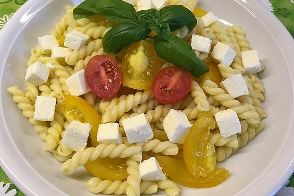 Pasta with Tomatoes and Mozzarella