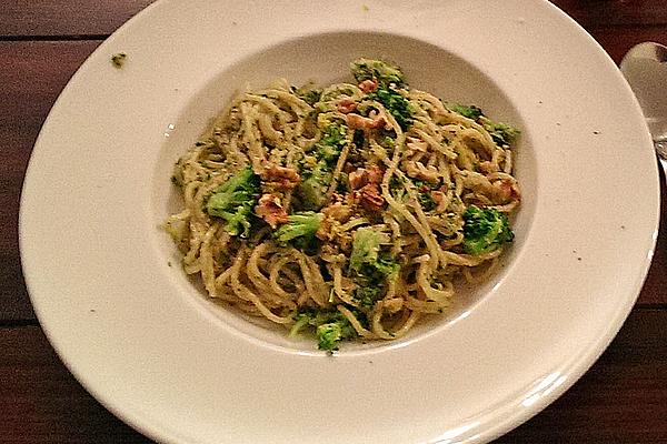 Pasta with Walnut Pesto and Broccoli