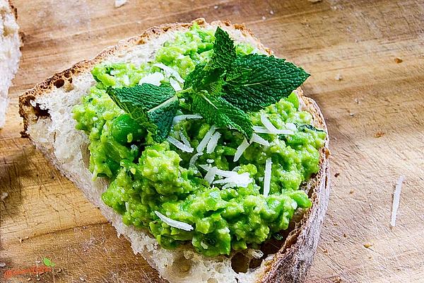 Pea Crostini