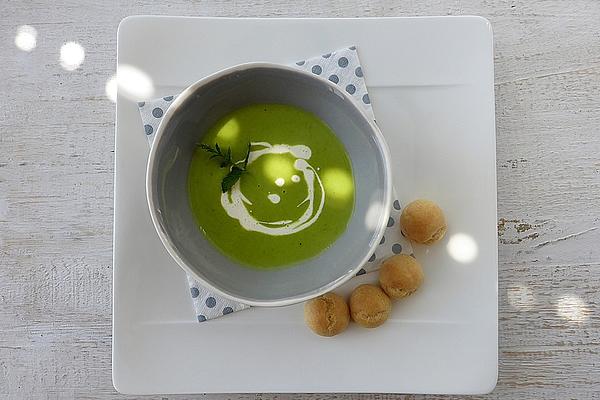 Pea Soup with Cheese Balls
