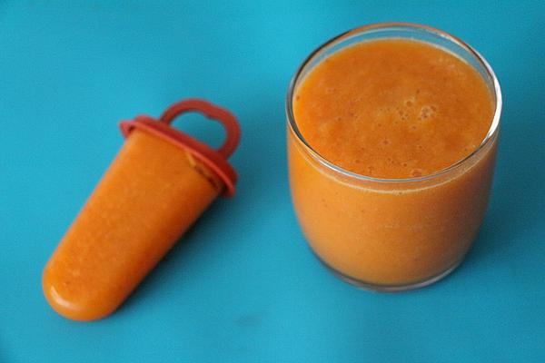Pear Mandarin Goji Smoothie
