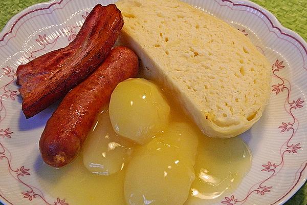 Pears and Hudel with Belly Meat and Boiled Sausage