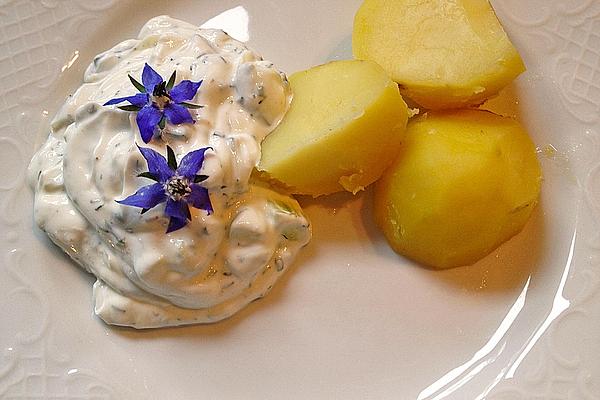 Pellkoffeln with Cucumber Quark