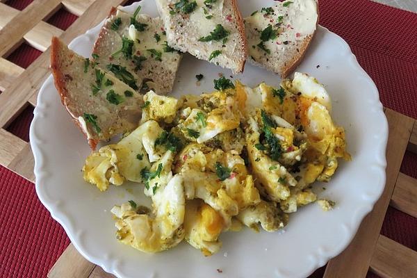 Pesto Scrambled Eggs