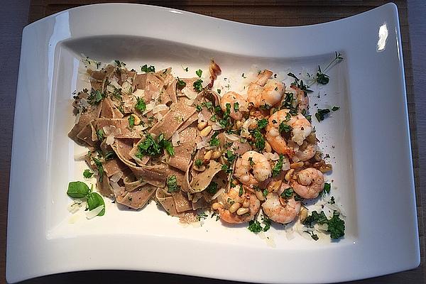 Pesto Spaghetti with Prawns and Pine Nuts