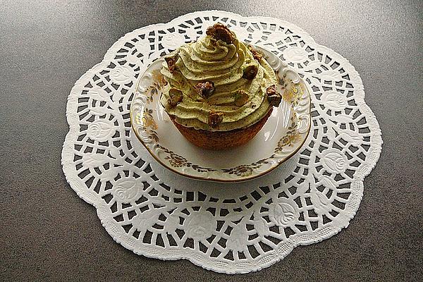 Pistachio Cup Cakes with Pistachio Brittle