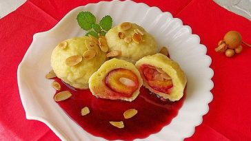 Semolina Flammeri on Cinnamon / Plum Sauce