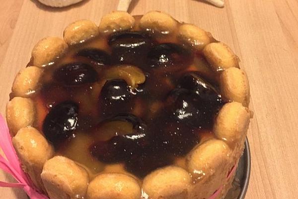 Plums – Charlotte with Vanilla Cream